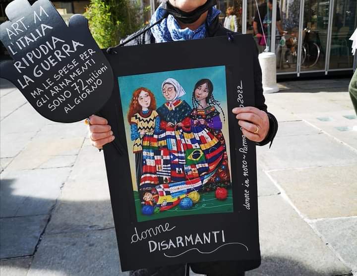 Donne in nero cartello