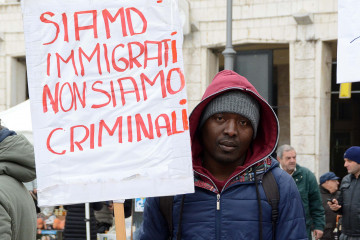 Migranti espulsi dai Cas, appello a Mattarella: “ Fermare la deriva del sistema di accoglienza”