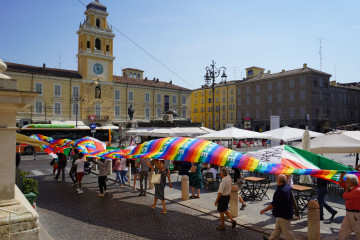 TACCIANO LE ARMI NEGOZIATO SUBITO! Manifestazione a Parma